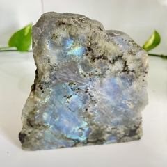 Labradorita - Magia e Espiritualidade - Ametysta - Loja de Cristais e Produtos de Bem Estar, Holísticos e Místicos