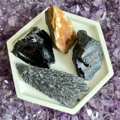 Kit Proteção - Cristais para te proteger de energias internas e externas - Ametysta - Loja de Cristais e Produtos de Bem Estar, Holísticos e Místicos