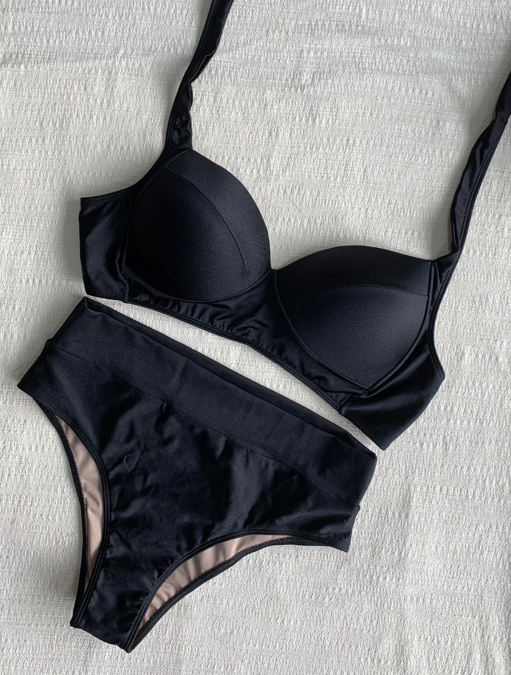 Biquíni Plus Size Alta Sustentação Top Com Bojo e Calcinha Hot Pant Kimberly | Preto