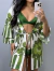 Kimono Saída de Praia Comprimento Curto Aberto e Leve Manoela | Floral Verde na internet