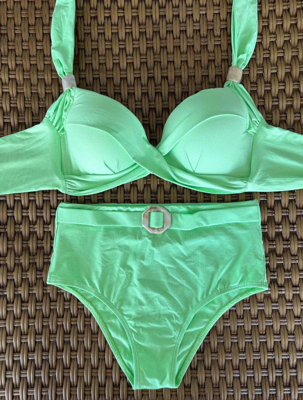 Biquíni Plus Size Alta Sustentação Top Com Bojo e Calcinha Hot Pant Rainha | Verde