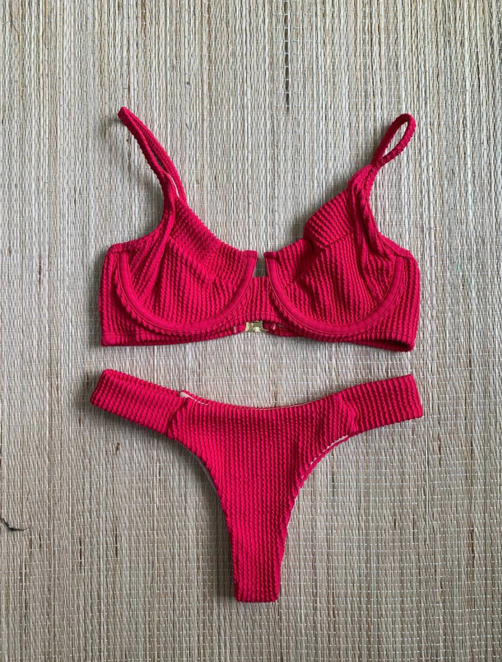 Biquini Texturizado Aro Meia Taça Com Calcinha Tradicional Myla | Rosa Pink