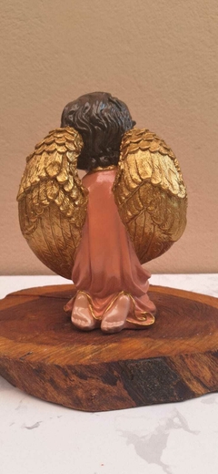Anjo Ajoelhado rosa 22 x 15 cm- gesso - - Sancte Ioseph