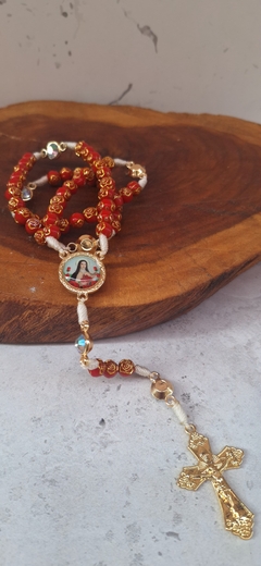 Terço Santa Teresinha com strass e bolsinha de tecido na internet