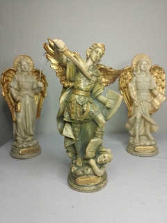 Trio Arcanjos - Imitação de pedra 20 cm - comprar online