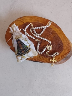 Terço NS Aparecida com strass e bolsinha de tecido - loja online