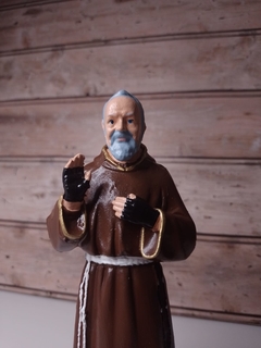 São Padre Pio de látex 20 cm - - comprar online