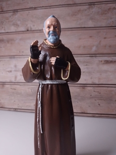 Imagem do São Padre Pio de látex 20 cm -