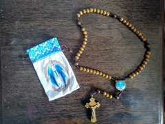Terço Nossa Senhora das Graças com Saquinho de Tecido Estampado - loja online