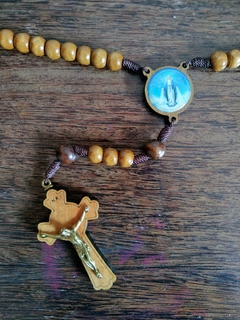 Terço Nossa Senhora das Graças com Saquinho de Tecido Estampado na internet