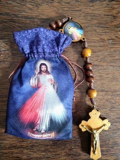Terço Jesus Misericordioso com Saquinho de Tecido Estampado
