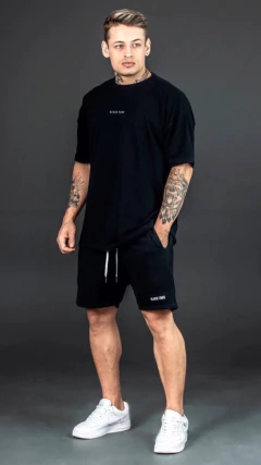 OVERSIZED BLK na internet