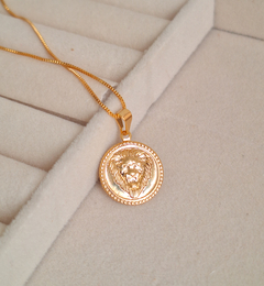 Pingente Medalha Leão 1,5cm (Sem corrente) - comprar online