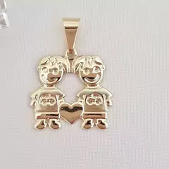 Pingente 2 MENINO com Coração 2x2cm - comprar online