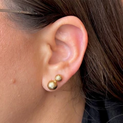 Brinco Bolinha Fosca 6mm na internet