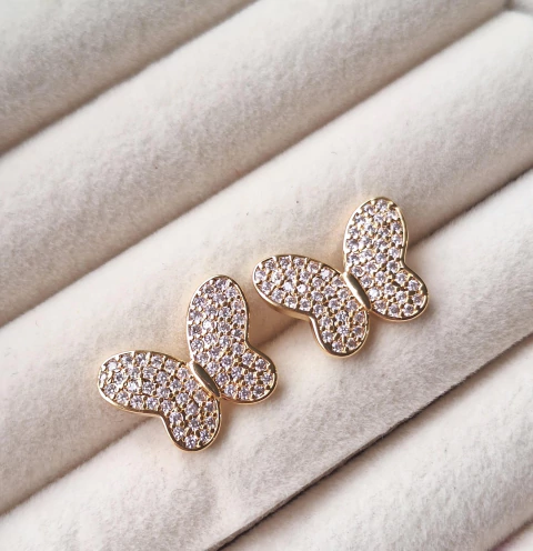 Brinco Borboleta Toda Cravejada - comprar online