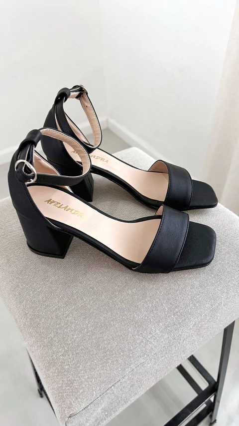 Sandalia Kali Negra - comprar online