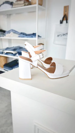 Sandalias Carolina Blanco en internet