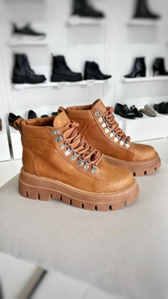 Borcego Mia Suela en internet