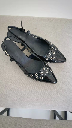 Stilettos Mega Negro Charol ojalillos - comprar online