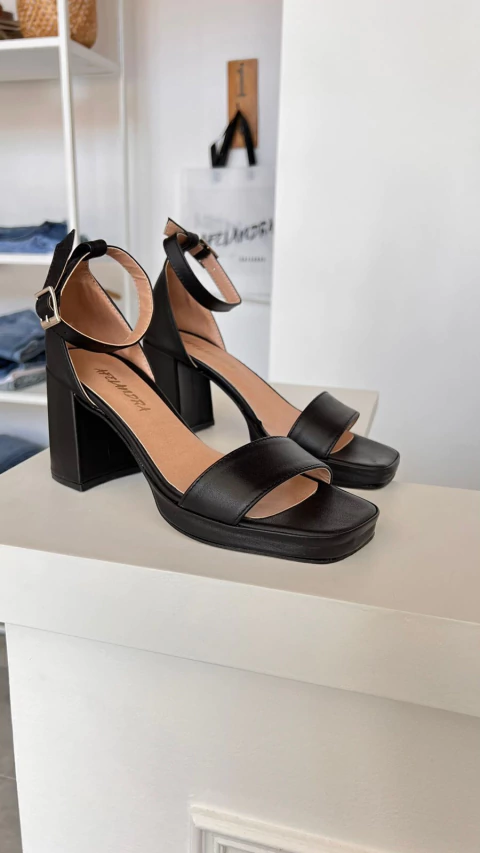 Sandalias Carola Negro - comprar online