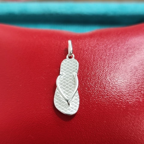 Pingente chinelo 26 mm. Prata Legítima