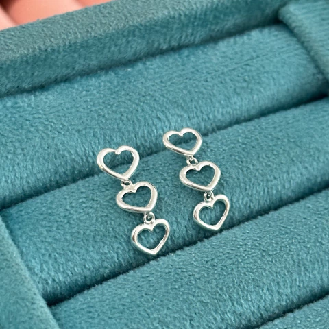 Brinco 3 corações vazados 21.5 mm. Prata Legítima
