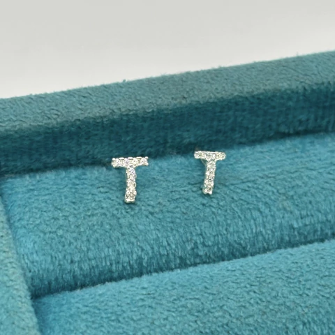 Brinco inicial c/ pedras 6.6 mm. Prata Legítima - comprar online