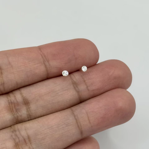 Brinco confort tarraxa baby 2.7 mm. cristal - Prata Legítima