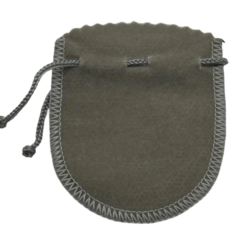 Saquinho veludo 6,5 x0,16 x 7,7 cm.