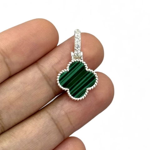 Pingente trevo c/ bolinhas 25.5 mm. verde - Prata Legítima