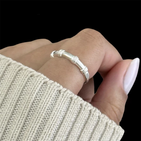 Anel 4 riscos vertical - Prata Legítima