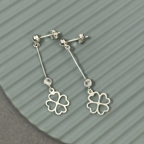 Brinco trevo pendurado c/ 1 pedras 37.5 mm. Prata Legítima