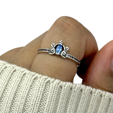 Anel envelhecido c/ pedra azul. Cin de re la - Prata Legítima