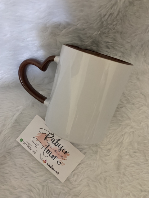 Caneca de Porcelana - Alça de coração - MARROM