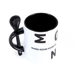 Caneca MON com colher na internet