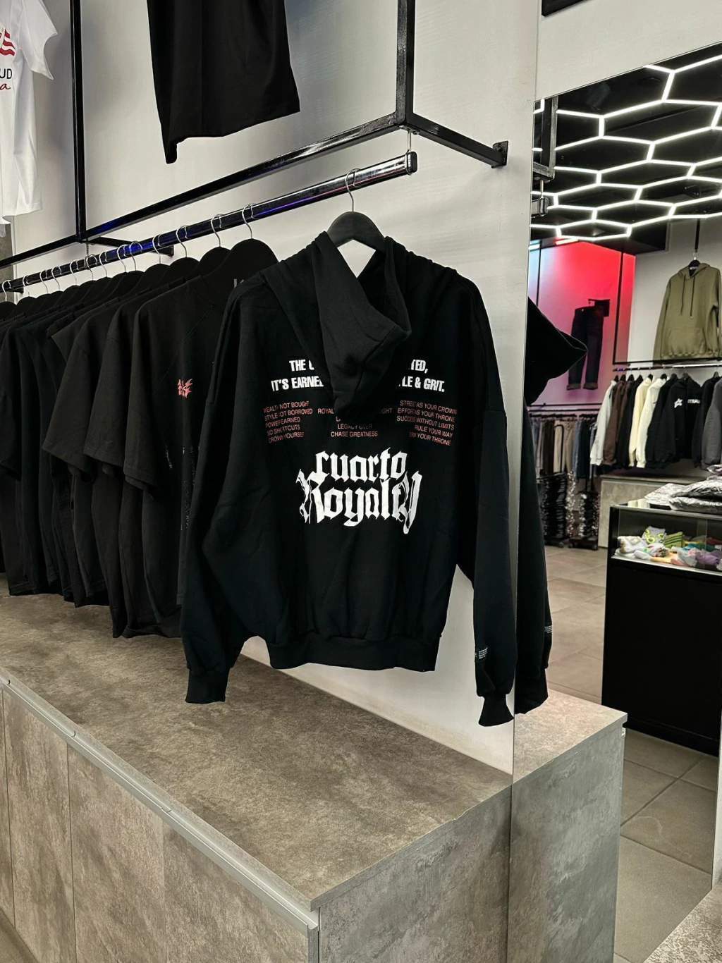 Hoodie ROYALT - BLACK