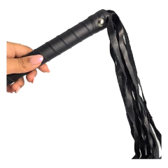 Látigo con mango y flecos negro - tienda online