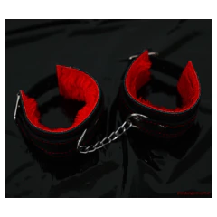 Esposas con peluche rojo y cadena