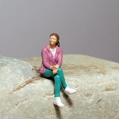 Mulher Sentada de Pernas Cruzadas