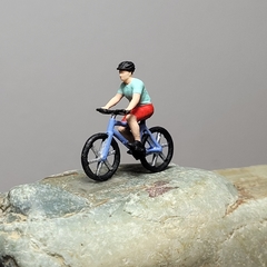 Homem Ciclista com Capacete