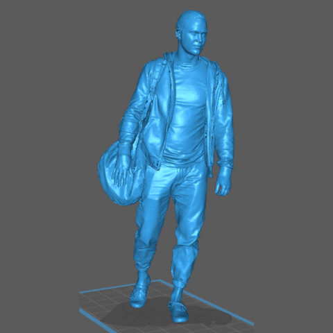 Homem Andando com Mala no Ombro