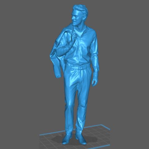 Homem em Pé com Casaco no Ombro