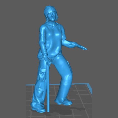 Mulher em Pé com Bastão de Caminhada e Boné