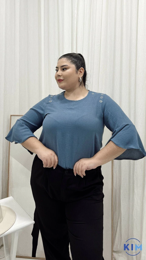 Blusa 3/4 Tachas Hombro