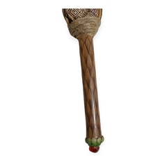 Maracá xamânica Totem Jiboia -bambu- na internet