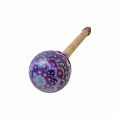 Maracá bolinha flor violeta - comprar online