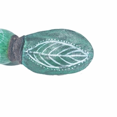 Maracá modelo oval com semente na internet