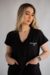 PIJAMA CIRÚRGICO BORDADO - SCRUB FEMININO GOLA V PRETO na internet