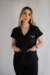 PIJAMA CIRÚRGICO BORDADO - SCRUB FEMININO GOLA V PRETO - comprar online